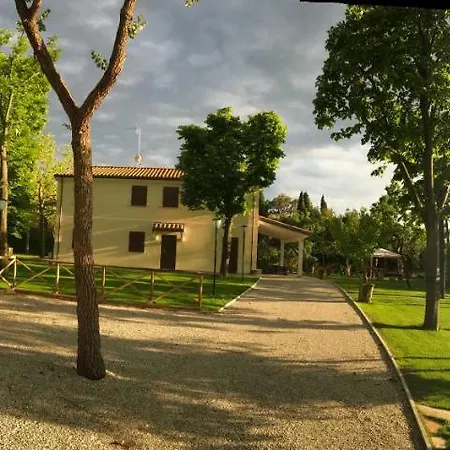 לינה וארוחת בוקר Il Lauro 3*