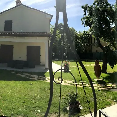 לינה וארוחת בוקר Il Lauro 3*