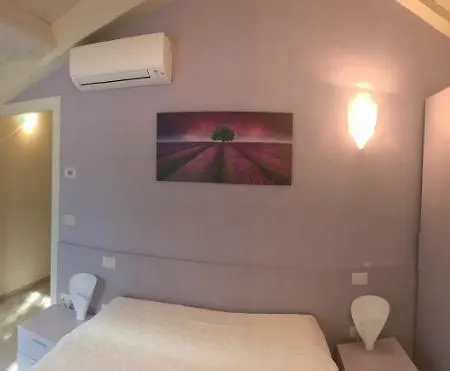 Il Lauro לינה וארוחת בוקר 3*